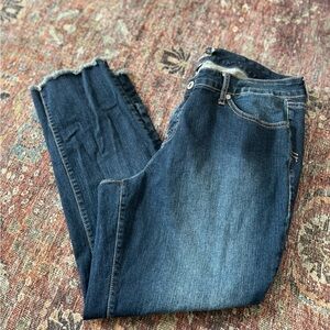 Torrid Women’s Blue Jeans Crop Boyfriend
Vintage Stretch

Size 18